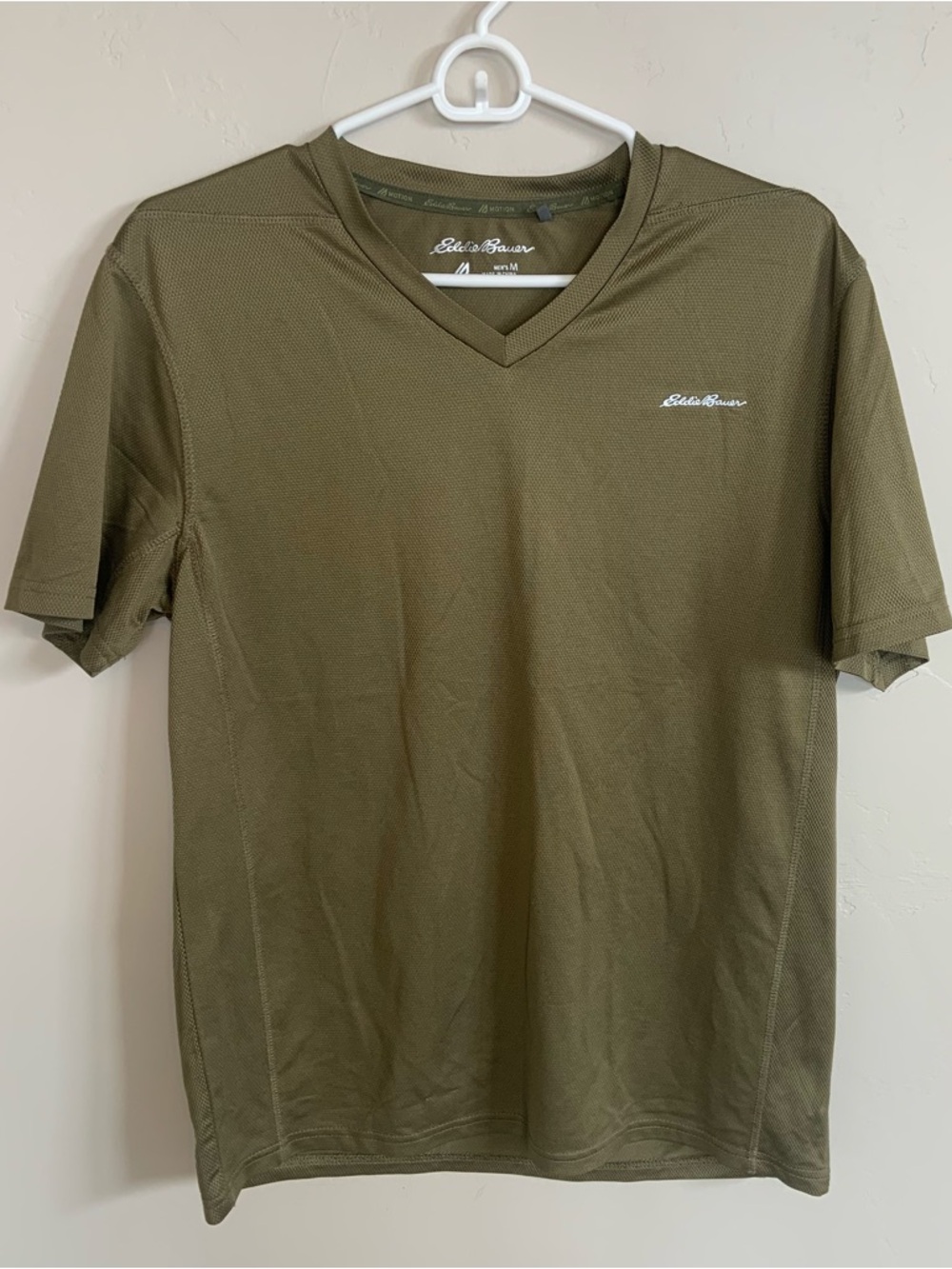 Eddie Bauer Motion Olive V-Neck Short Free Dry Sport Lightweight Men's M Shirt